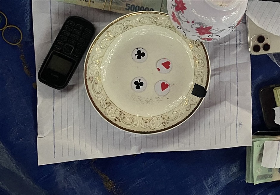 Việc nghe vị trong xóc đĩa truyền thống là có thể.